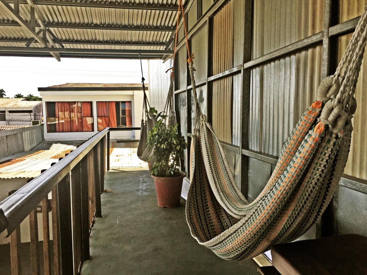 Hostel Trotamundos Alajuela ภายนอก รูปภาพ